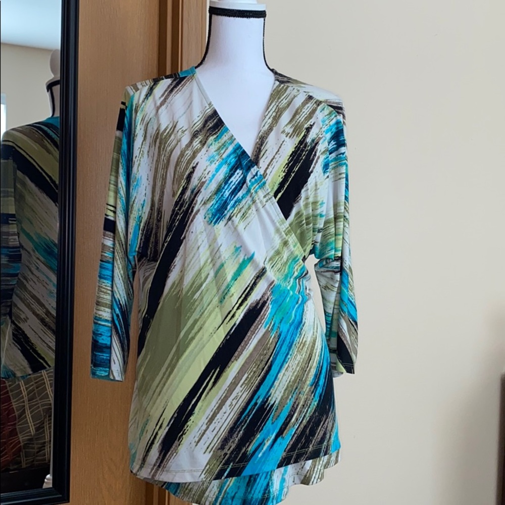 Lightweight 3/4 sleeve cross front top